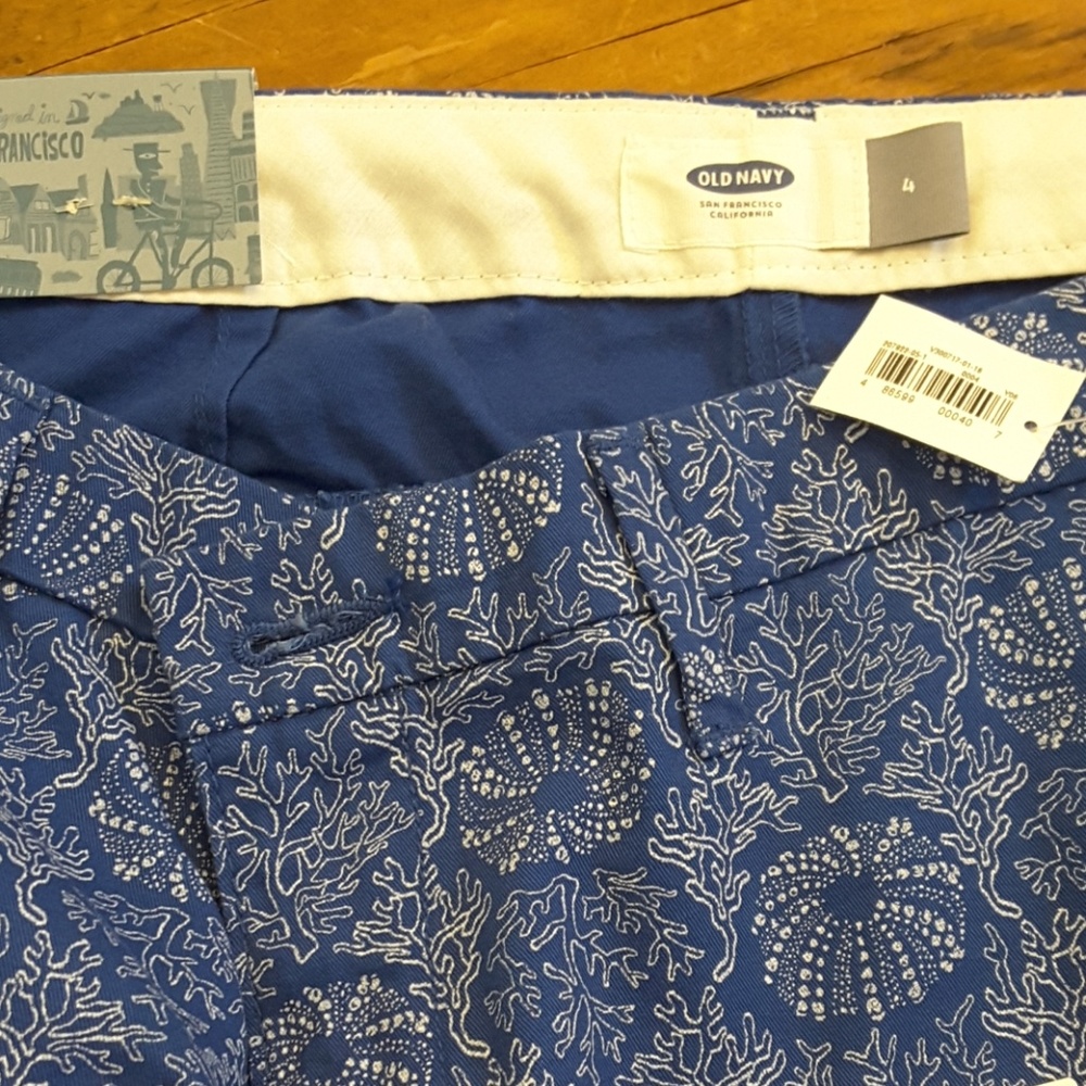 Old Navy Blue Pattern Shorts - Picture 5 of 5